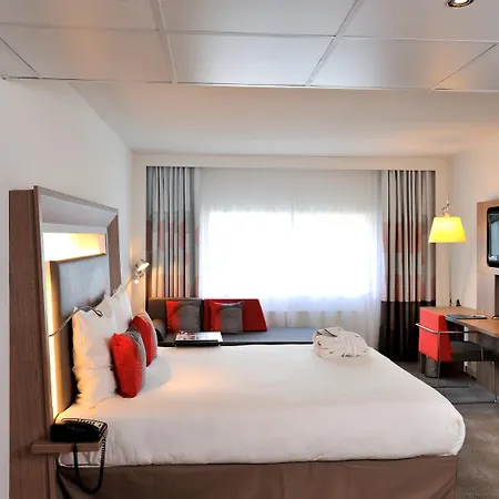 Novotel World Forum Hotel 4*