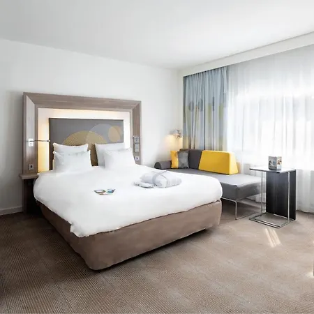 Novotel World Forum Hotell 4*