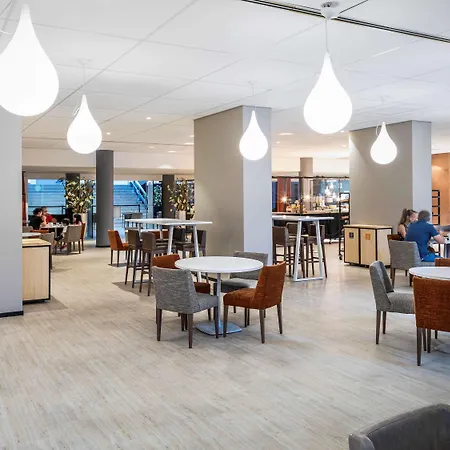 Otel Novotel World Forum 4*