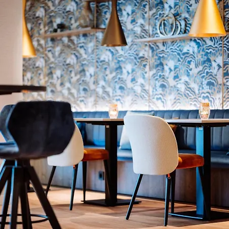 Novotel World Forum Отель