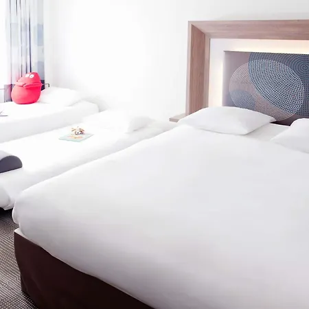 Novotel World Forum Hotell 4*