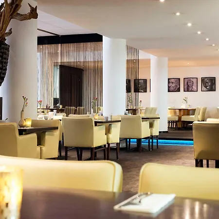 Novotel World Forum Hotell 4*