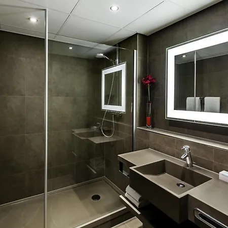 Hotel Novotel World Forum 4*